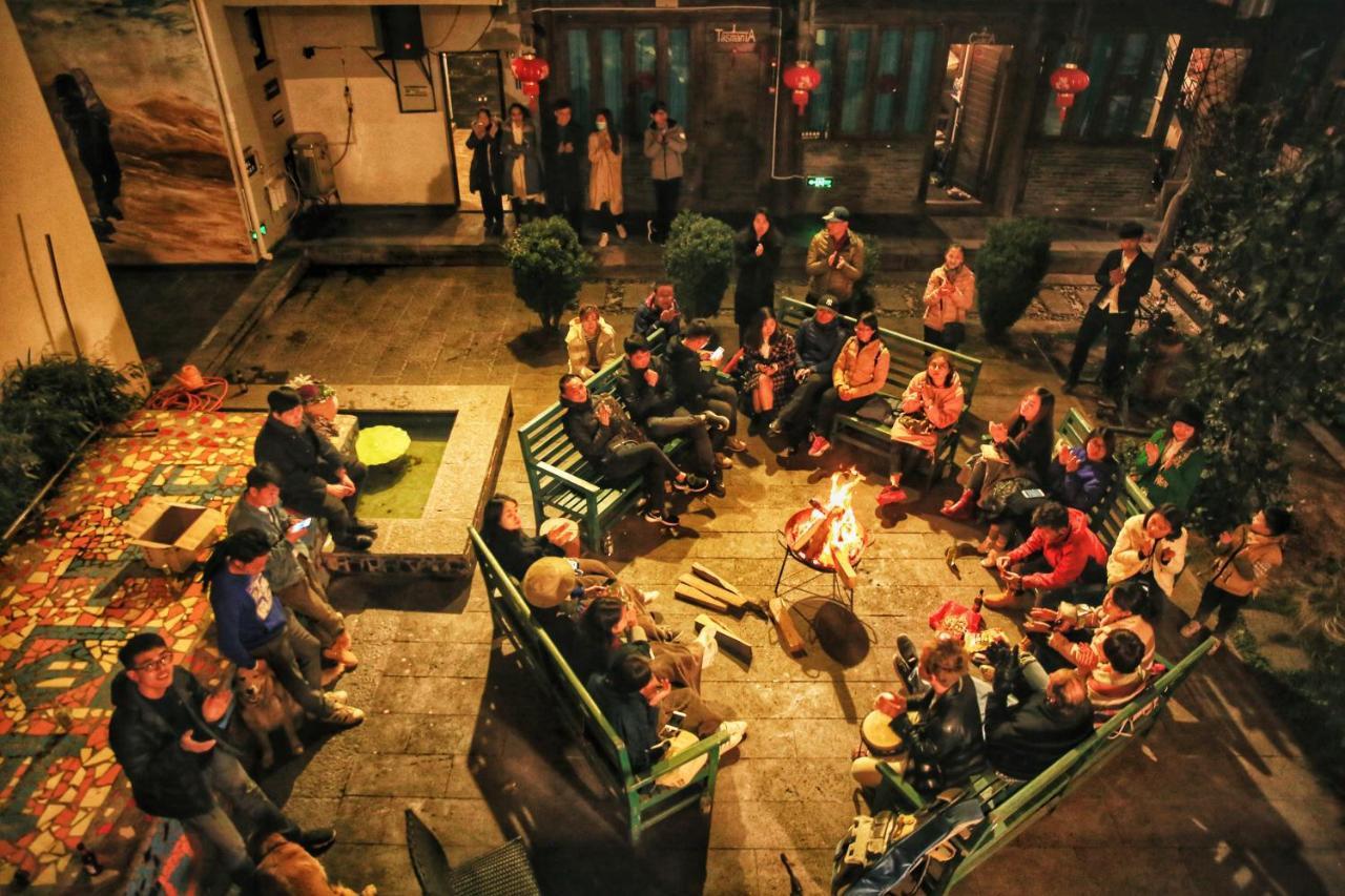 Lijiang Desti Youth Park Hostel Екстер'єр фото